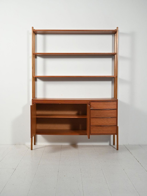 Image 1 of Skandinavisches Teak-Bücherregal mit ausziehbarem Schreibtisch