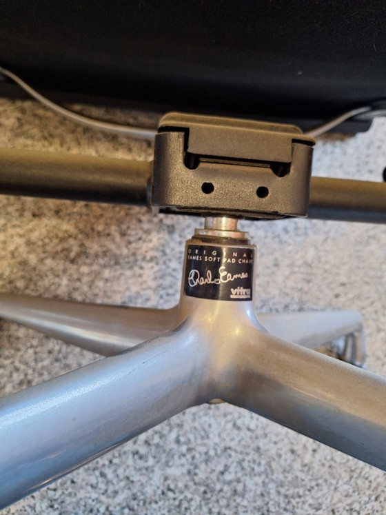 Image 1 of Poltrona Vitra Soft Pad Chair EA 222 Charles Eames