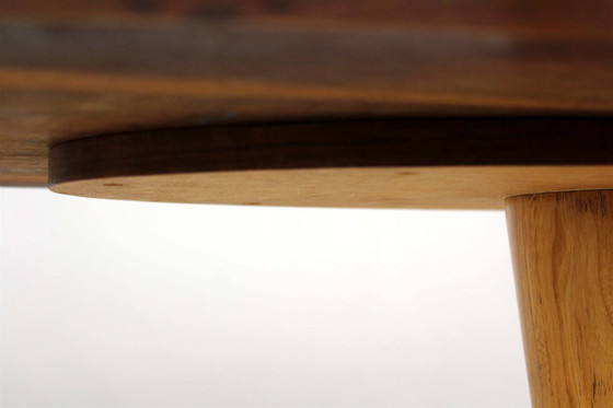 Image 1 of Tavolino da caffè ovale Tulip in noce restaurato, stile Mid-Century Modern di Dřevotvar, anni '60