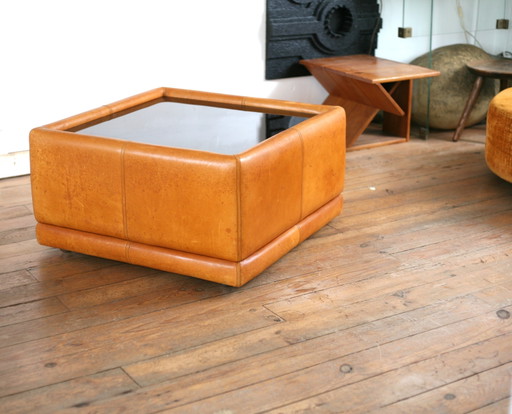 Coffee table in leather and black glass top, 1970s – salontafels