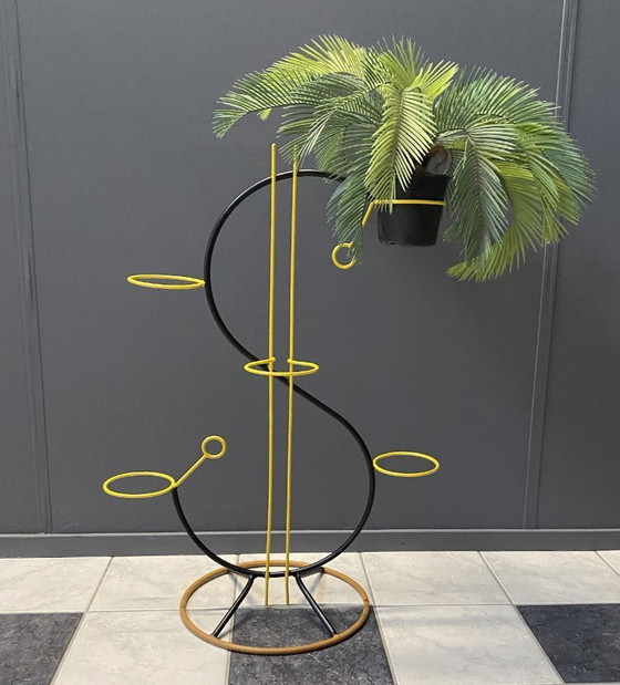 Image 1 of Présentoir à fleurs en métal à plusieurs niveaux en forme de dollar, années 1970