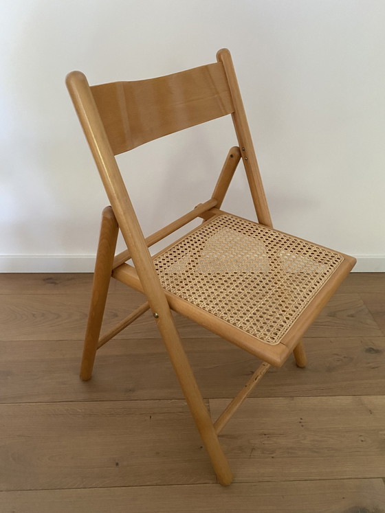 Lot de 2 chaises Habitat vintage - Chaises pliantes - Bois de hêtre et sangles en rotin - Années 70/80 (photo 4 of 13)