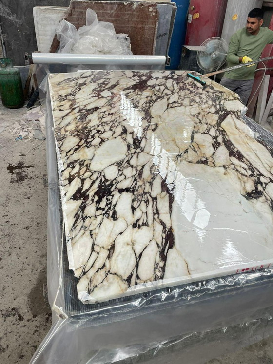 Image 1 of Travertin Esstisch rechteckig massiv – Naturstein Tisch