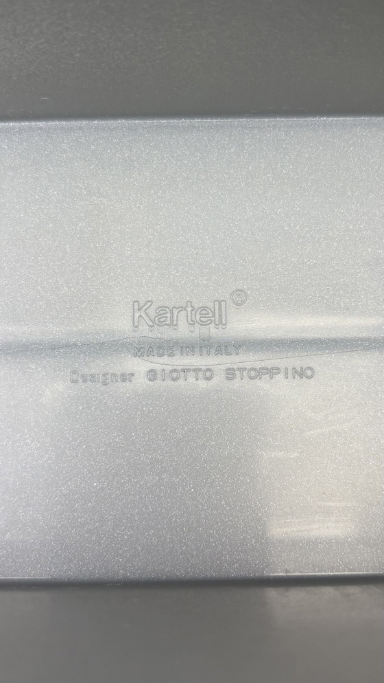 Image 1 of Portarevistas de diseño Kartell Giotto Stoppino gris metalizado