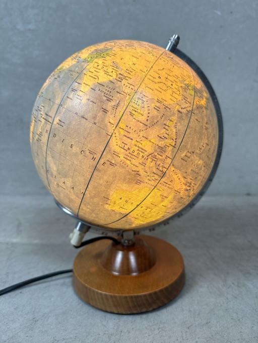 Vintage globe / lighting - glass