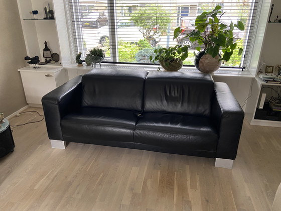 Image 1 of Canapé en cuir noir avec assise à réglage électrique