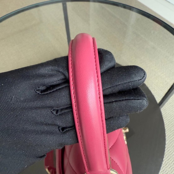 Image 1 of Borsa Chanel Trendy CC piccola - Pelle di agnello trapuntata rosa acceso con finiture dorate, serie 24