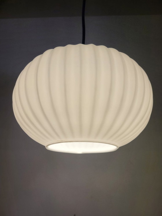Image 1 of Suspension vintage en verre opalin blanc, années 1960