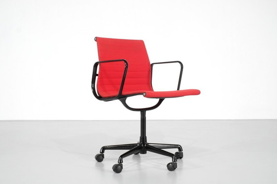 Image 1 of Sessel „EA 117“ von Charles Ray Eames für ICF USA 1969.
