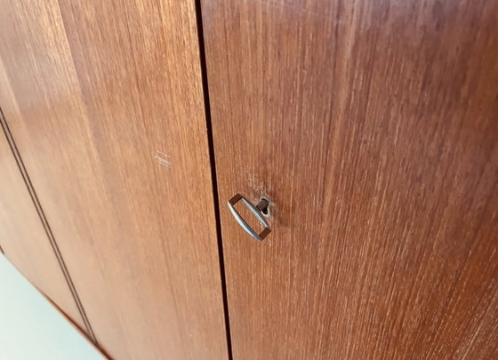 Image 1 of Kledingkast uit het midden van de 20e eeuw (Berner Huwil)