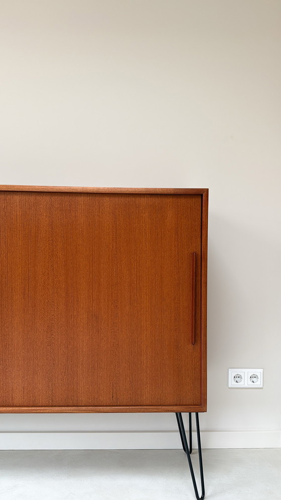 Image 1 of Buffet vintage en bois avec porte coulissante