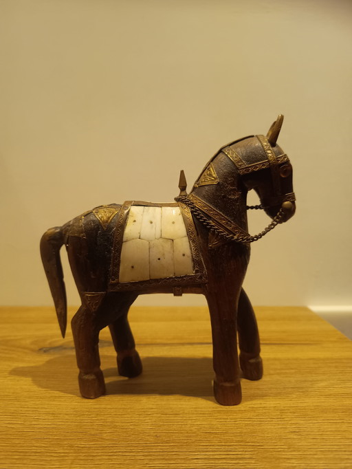 Houten paardje met Ivoor en Messing