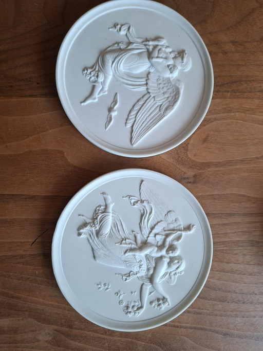 Dos placas de porcelana biscuit vintage de Royal Copenhagen de la línea Eneret. Representación de día y noche. Impecables.
