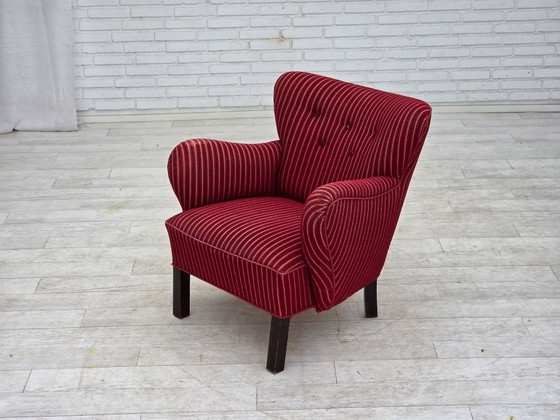 Image 1 of Deense fauteuil uit de jaren 60, bekleed met rood gestreepte meubelwol, poten van eikenhout.