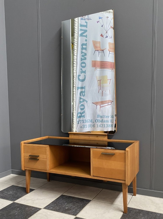 Image 1 of Tocador con espejo alto, años 60