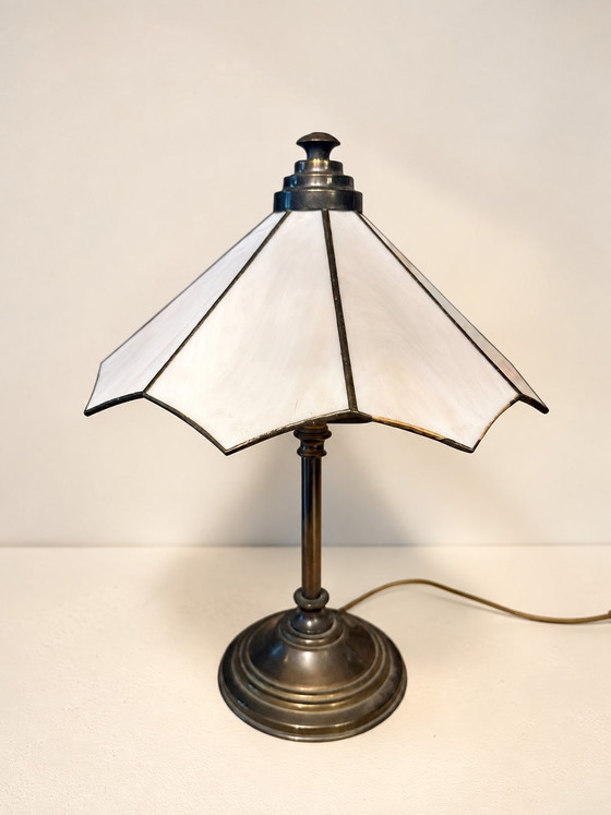 Lampe de table vintage avec abat-jour en vitrail blanc – 33 Cm – Bronze, Glass (photo 5 of 6)