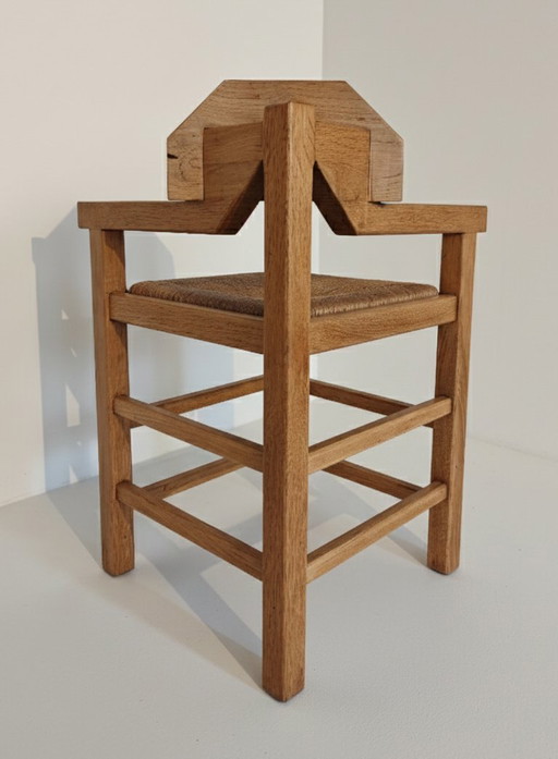 Brutalistischer Eckstuhl – Korbgeflecht und Holz, einzigartiges Rückendetail