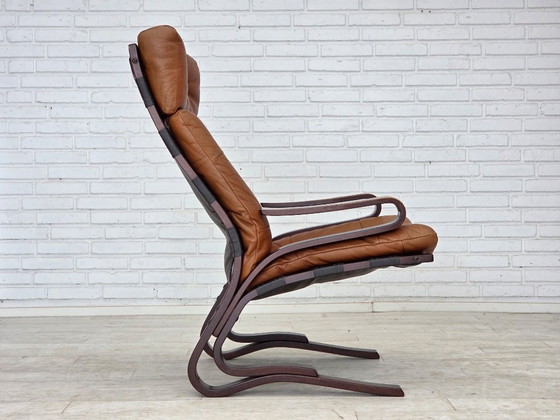 Image 1 of Años 70, diseño noruego de Else & Nordahl Solheim, juego de 2 sillas con reposapiés, modelo "Kengu".