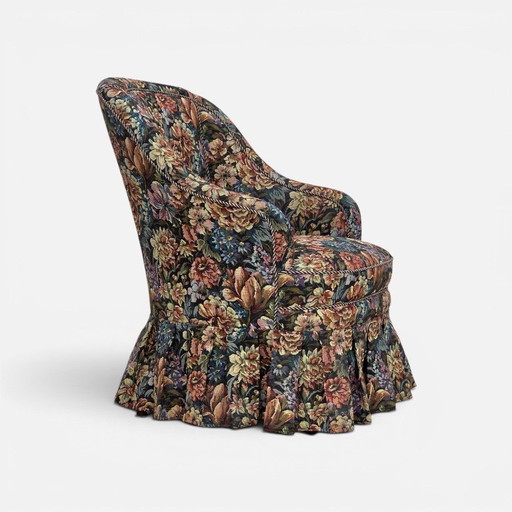 Sillón de cóctel danés de la década de 1960, tapizado en tela jacquard.