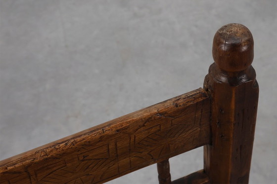 Image 1 of Spanischer, handgeschnitzter Eichenstuhl aus dem 19. Jahrhundert mit Velourssitz