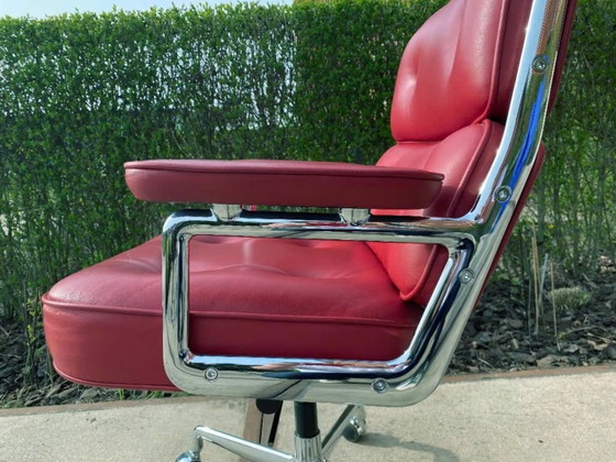 Image 1 of Silla de vestíbulo Eames Vitra 2008 color rojo piedra