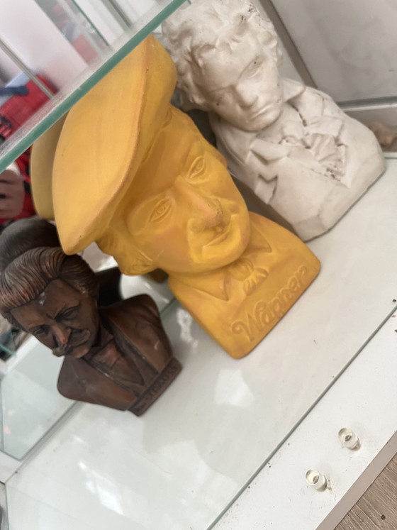 Image 1 of Busti delle guardie