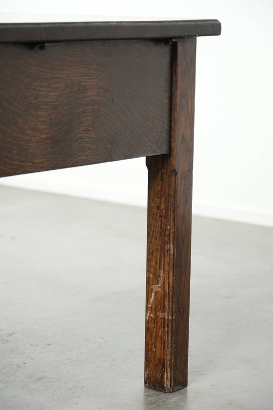 Image 1 of Antieke Engelse salontafel van eikenhout uit de 20e eeuw met twee lades