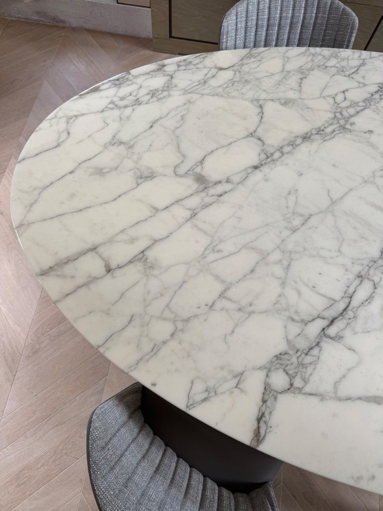 Image 1 of Knoll Saarinen 244 cm Calacatta plateau en marbre doré