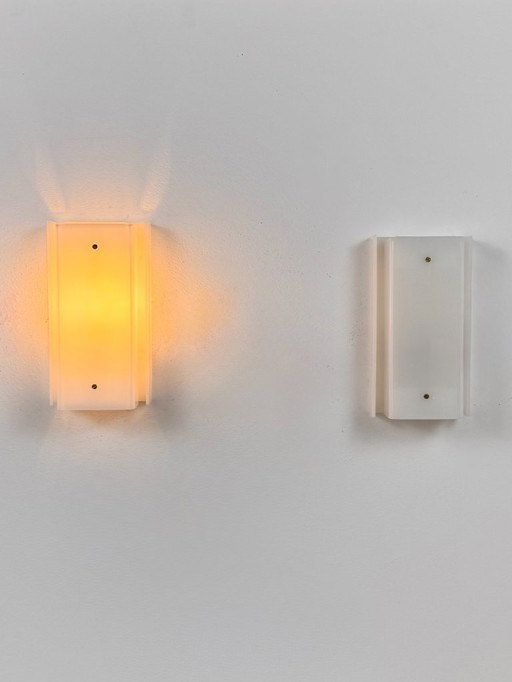 Een paar vintage Perspex wandlampen, Italië, 1970