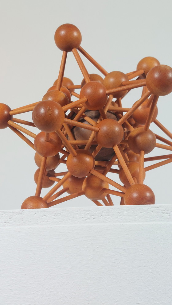 Image 1 of Modello strutturale decorativo in legno d'epoca di metà secolo, modello didattico danese scandinavo