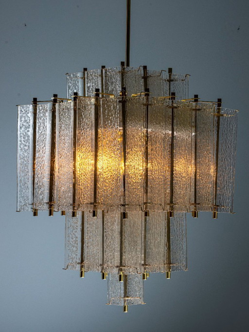 Lampadario in ottone e vetro ghiacciato strutturato, anni '50, Austria