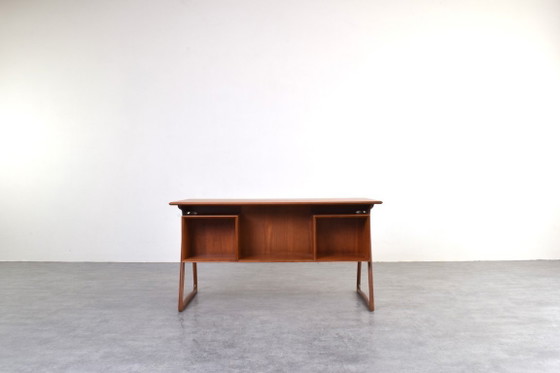 Image 1 of Scrivania esecutiva Mid-Century in teak di Svend Åge Madsen per H.P. Hansen, anni '60