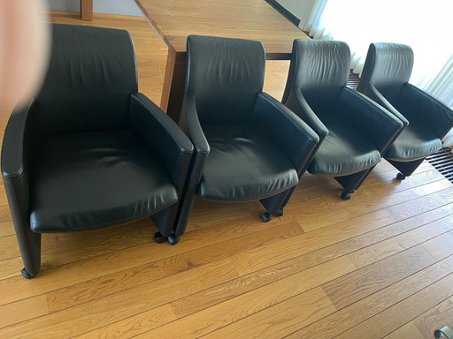 4 chaises de salle à manger Quantissimo en cuir noir Leolux