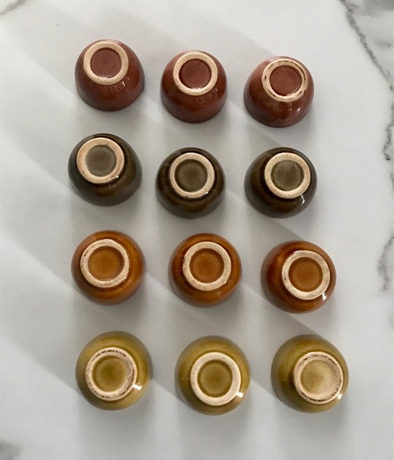 Image 1 of Set di 12 piccoli portacandele in ceramica multicolore