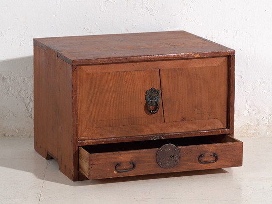 Antique Japanese cedar kodansu with compartments and bottom drawer, Early Taishō-Showa (c. ) #24 (photo 24 of 40)
