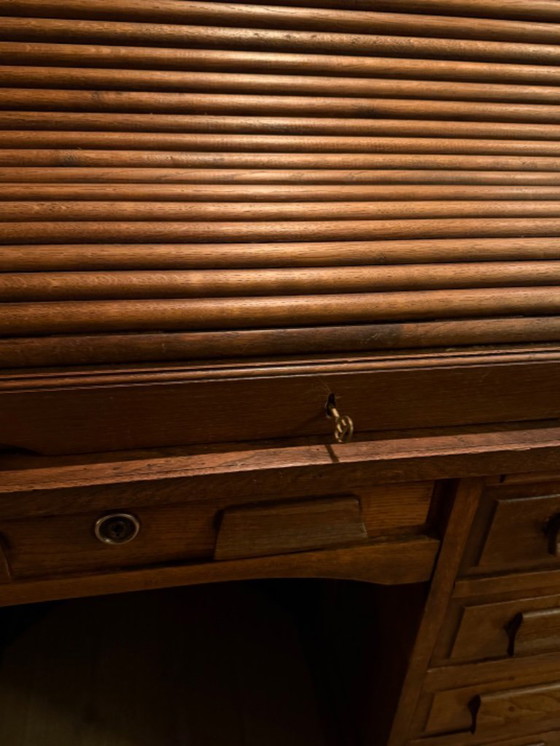 Image 1 of Secrétaire à volet roulant ancien - numéroté