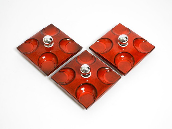 Image 1 of Drei schöne original 1970er Space Age rote Keramik-Wandlampen