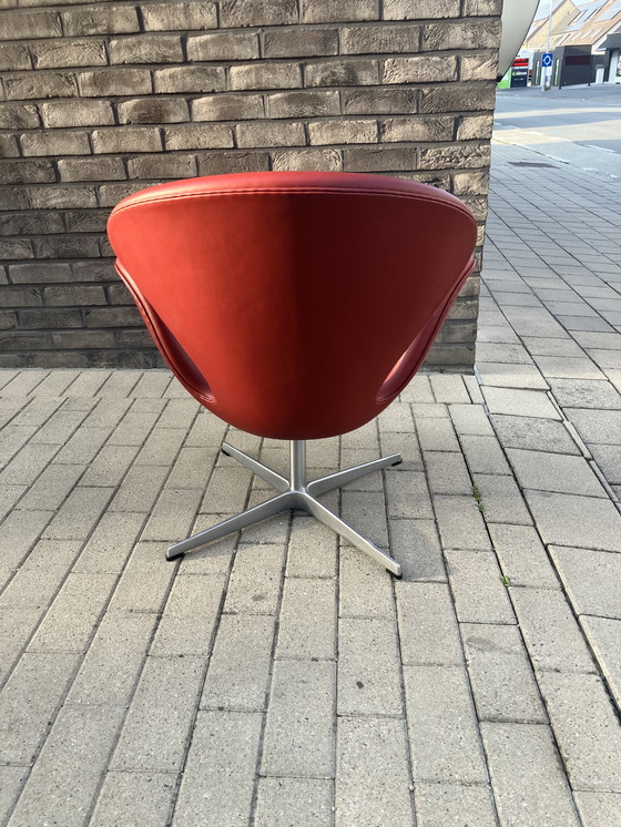 Image 1 of Silla Fritz Hansen Swan en cuero rojo indio, ¡¡¡NUEVA!!!