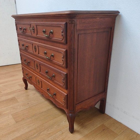 Image 1 of Cassettiera/comò vintage in legno rustico, stile Queen Anne