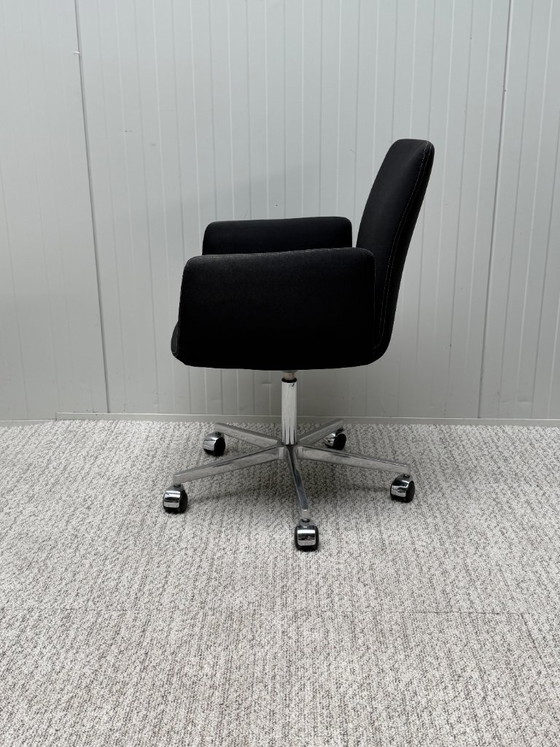 Cor Jalis Conference/Office Chair Design – Metal, Textile (photo 5 of 9)