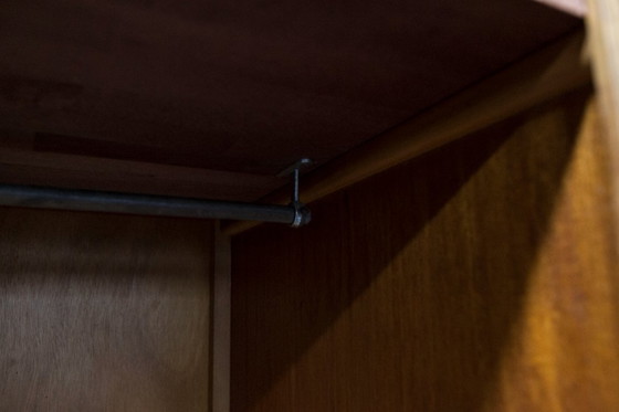 Image 1 of Jaren 30 kledingkast met schuifdeuren en een nieuw bovenblad