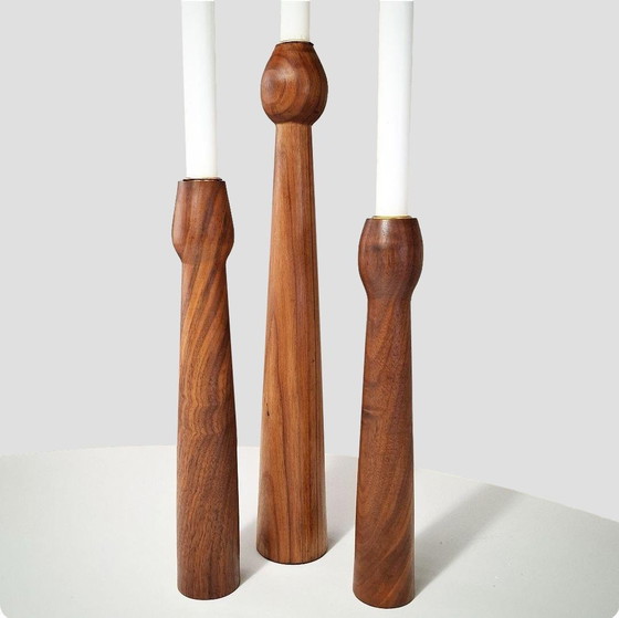 Image 1 of 3 Scandinavische teakhouten kandelaars met messing inzet, Denemarken, jaren 1960