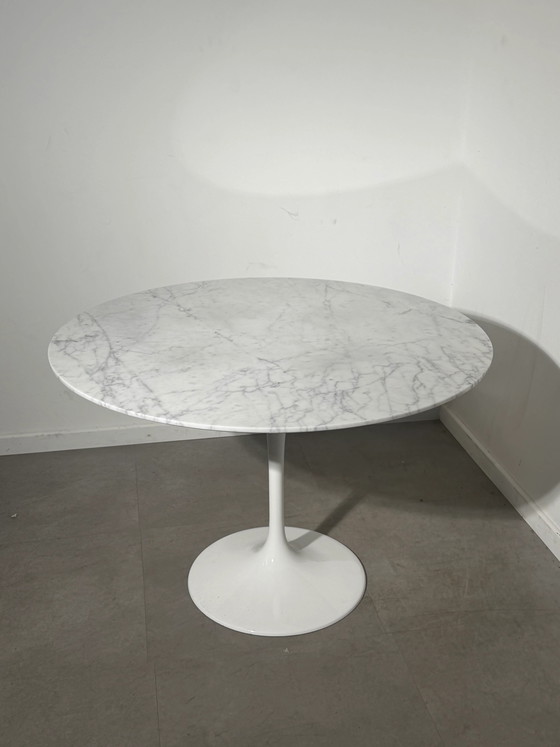 Table de salle à manger Tulip avec plateau en marbre blanc, Ø 110, Tables de salle à manger (photo 8 sur 9)
