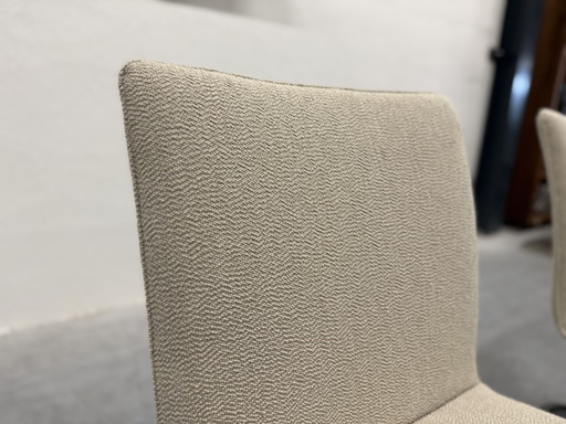 2 Leolux Freyr Dining Chairs Alto fabric