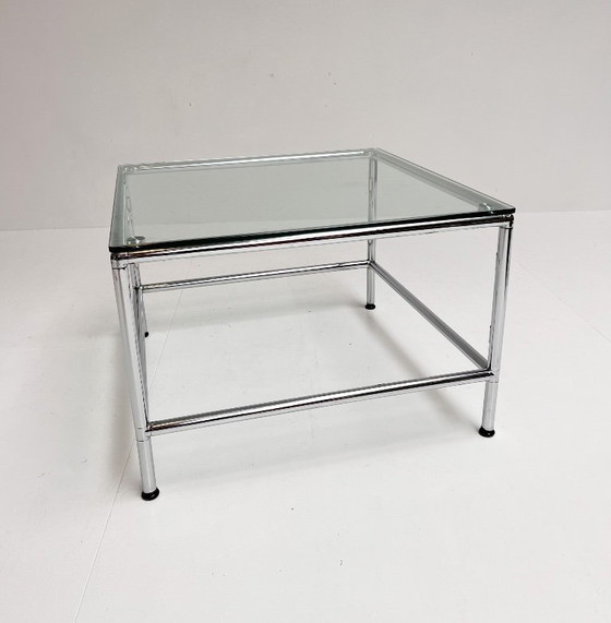 Image 1 of Mesa de centro cuadrada de cristal de 71 x 71 cm, década de 1990.