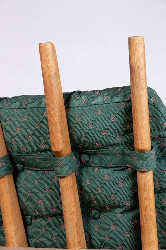 Image 1 of Gran sillón francés de roble macizo diseñado por Guillermo y Chambron para Your Home en 1960.