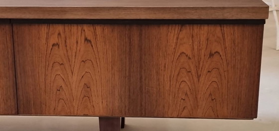 Image 1 of Credenza bassa di metà secolo