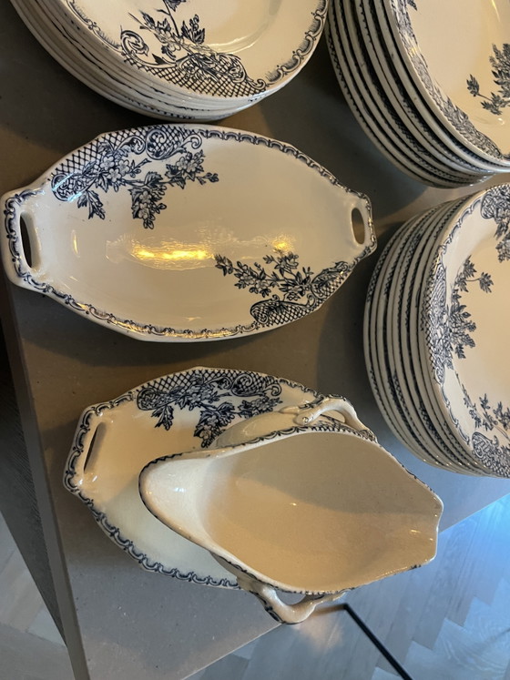 Image 1 of Magnifique service de table ancien complet !