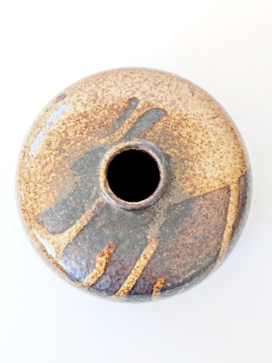 Image 1 of Vaso vintage rotondo in ceramica Studio Pottery |Smalto marrone e crema a goccia | Ceramica moderna del Medioevo