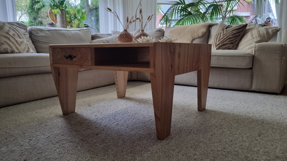 Image 1 of Tavolino con cassetti bicolore